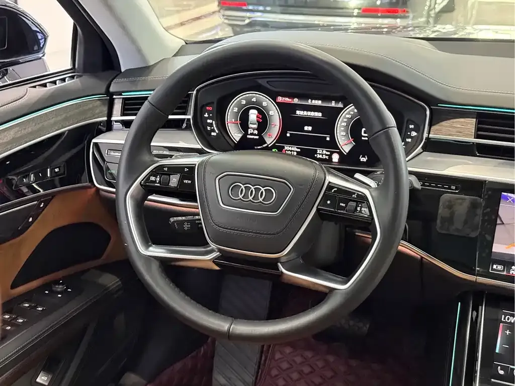 Audi A8 — фото 5