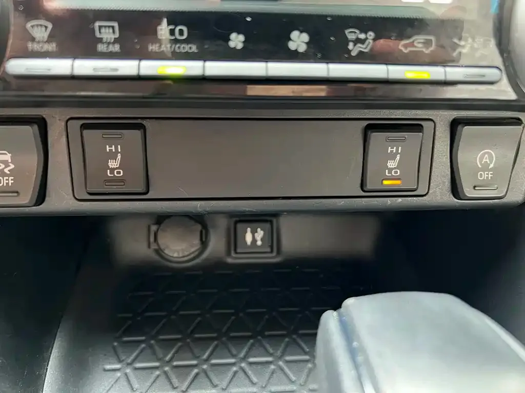 Toyota RAV4 — фото 2