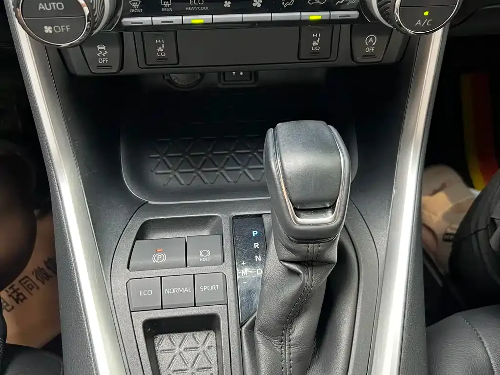 Toyota RAV4 — фото 10