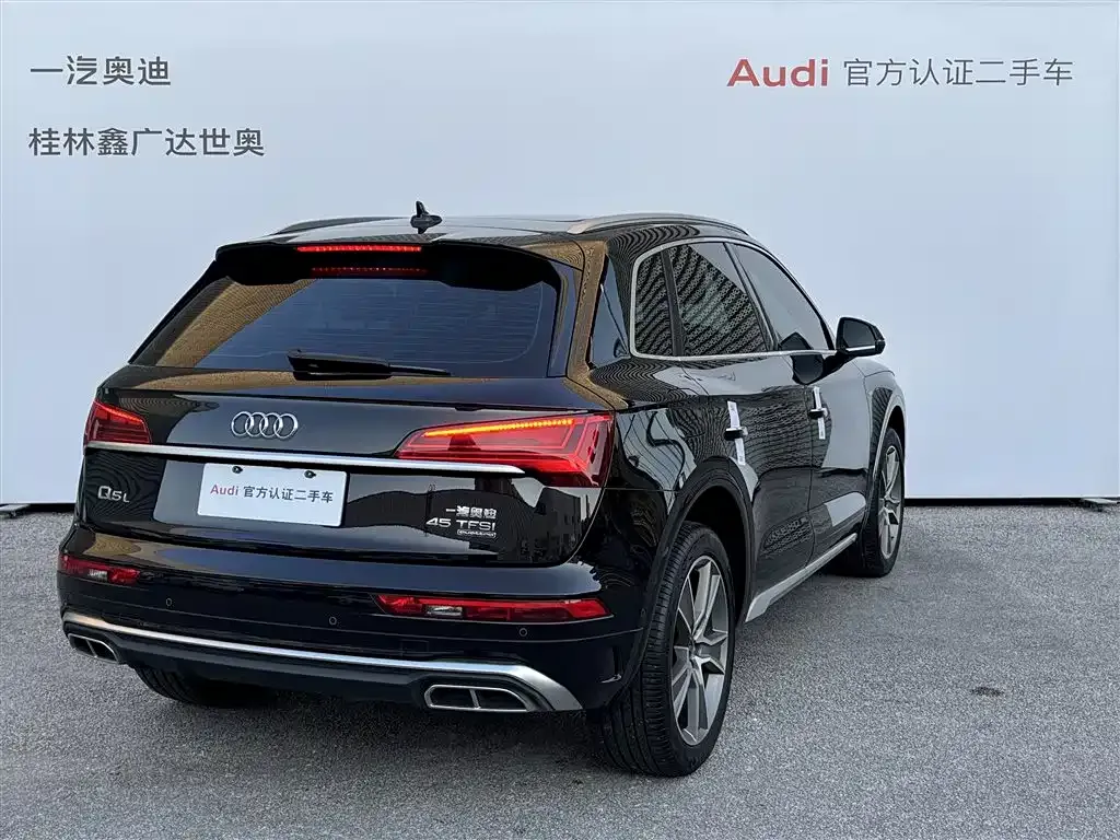 Audi Q5L — фото 10