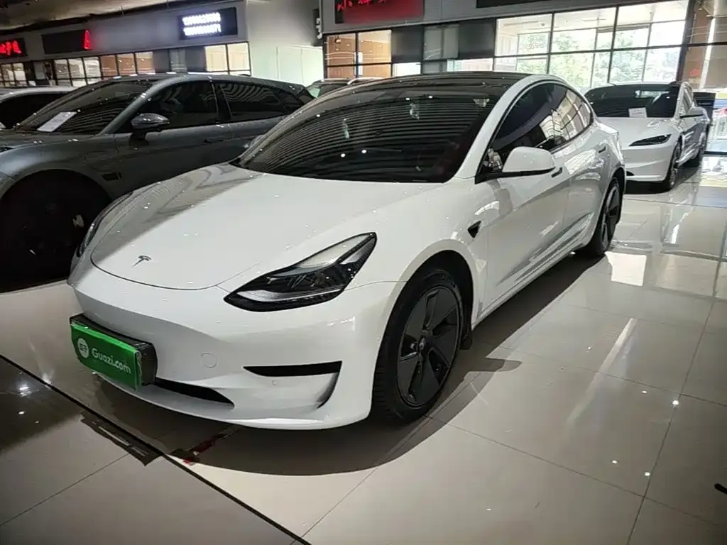 Tesla Model 3 — фото 7