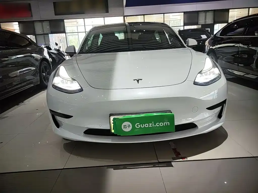 Tesla Model 3 — фото 5