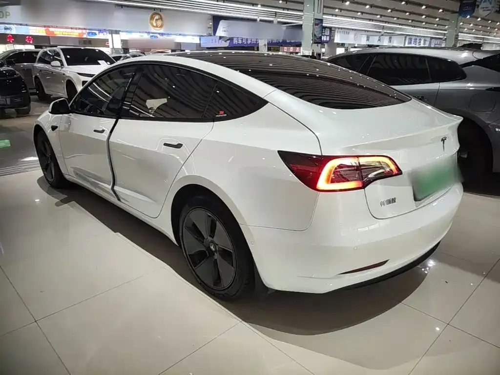 Tesla Model 3 — фото 10