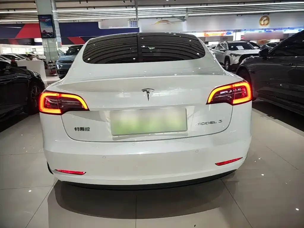 Tesla Model 3 — фото 6