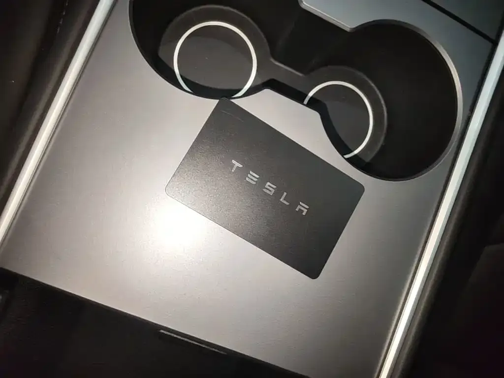 Tesla Model 3 — фото 3