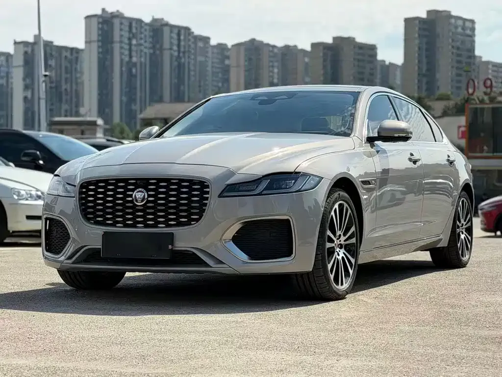 Jaguar XFL — фото 1