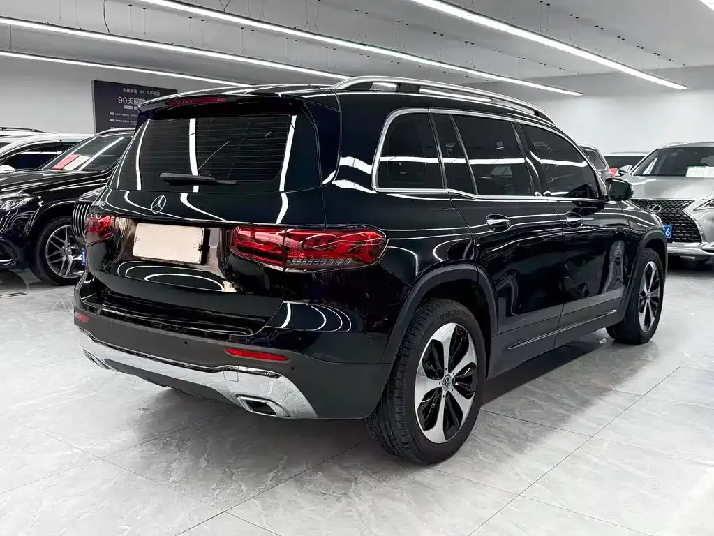 Mercedes-Benz GLB — фото 7