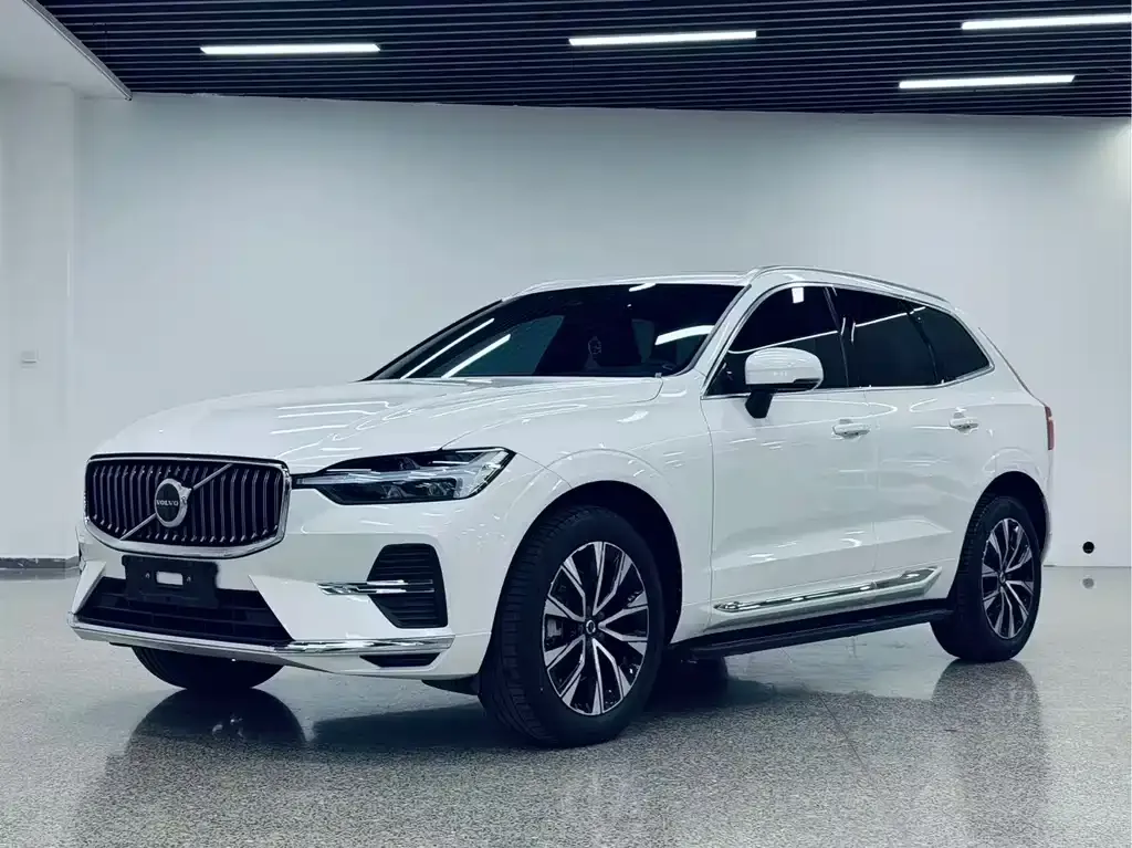 Volvo XC60 — фото 1