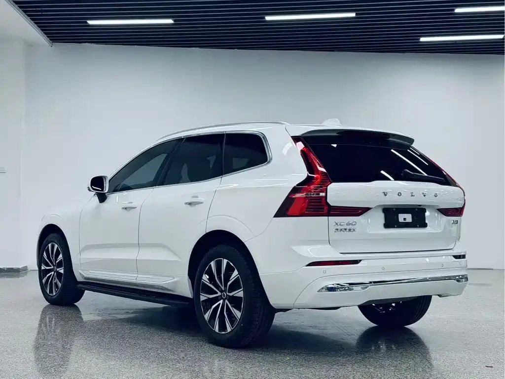 Volvo XC60 — фото 7