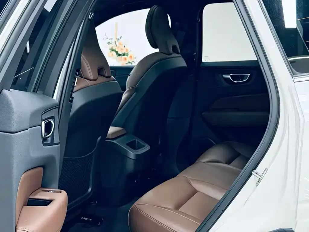 Volvo XC60 — фото 3