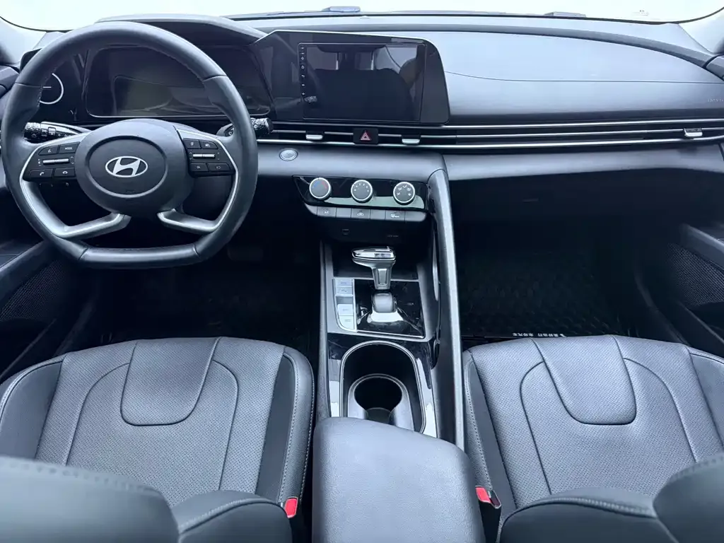 Hyundai Elantra — фото 9