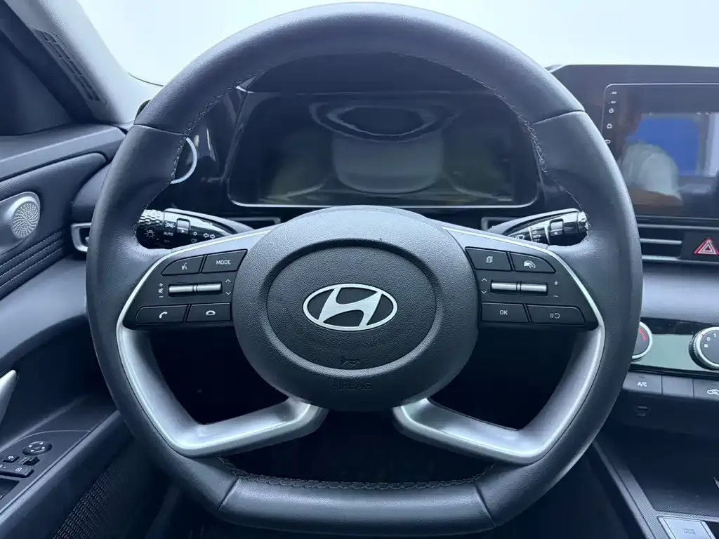 Hyundai Elantra — фото 8