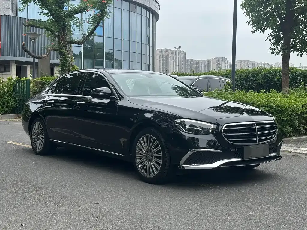 Mercedes-Benz E-Class — фото 4