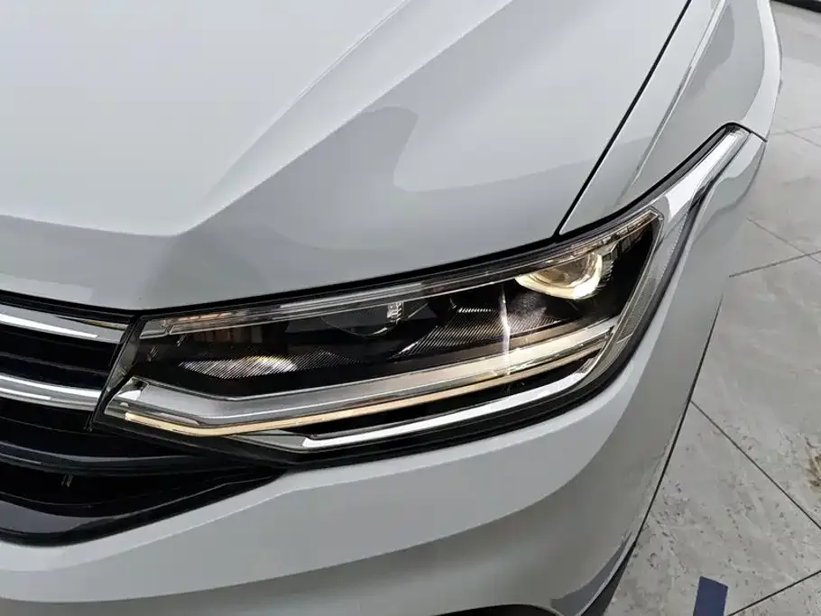 Volkswagen Tiguan L — фото 4