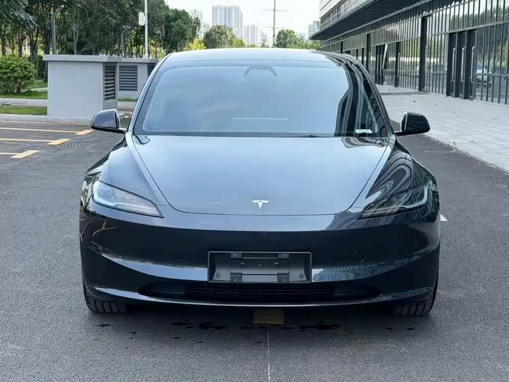 Tesla Model 3 — фото 3