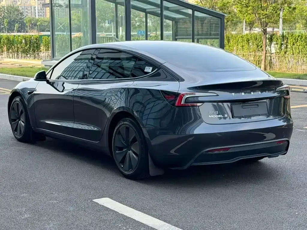 Tesla Model 3 — фото 2