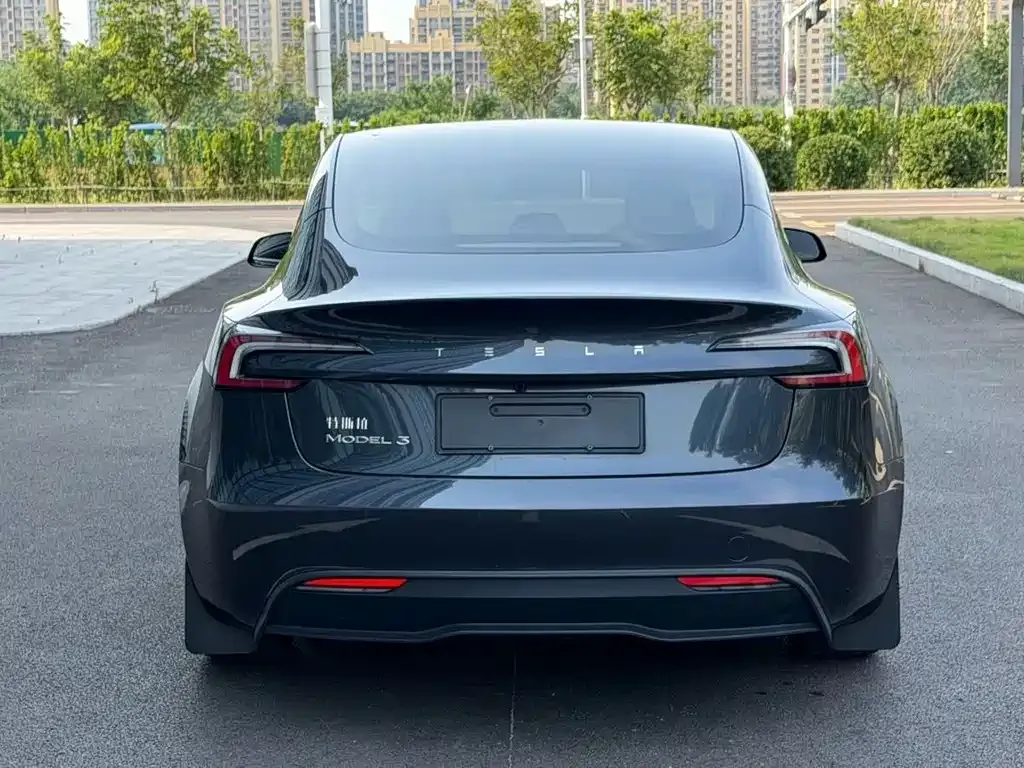 Tesla Model 3 — фото 4