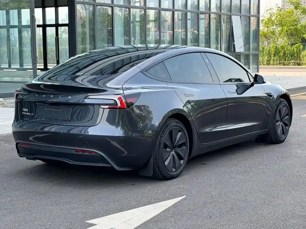 Tesla Model 3 — фото 8