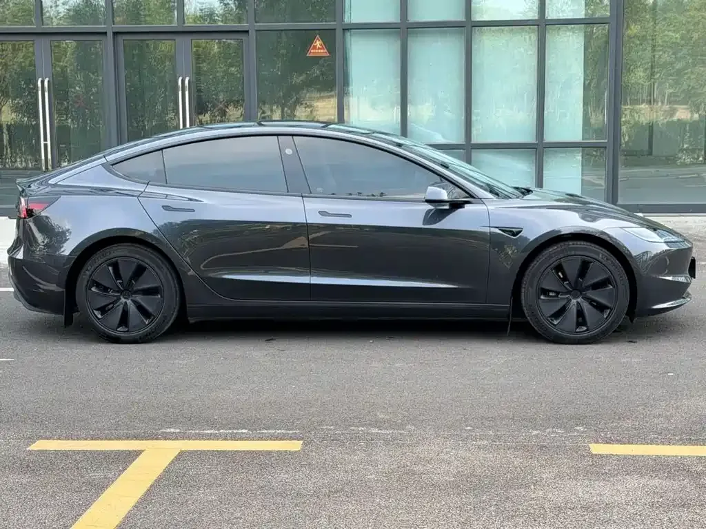 Tesla Model 3 — фото 9