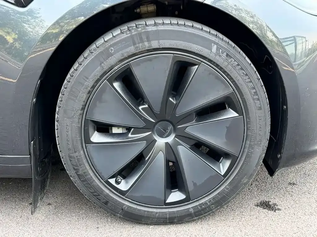 Tesla Model 3 — фото 7