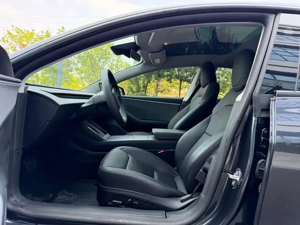 Tesla Model 3 — фото 5