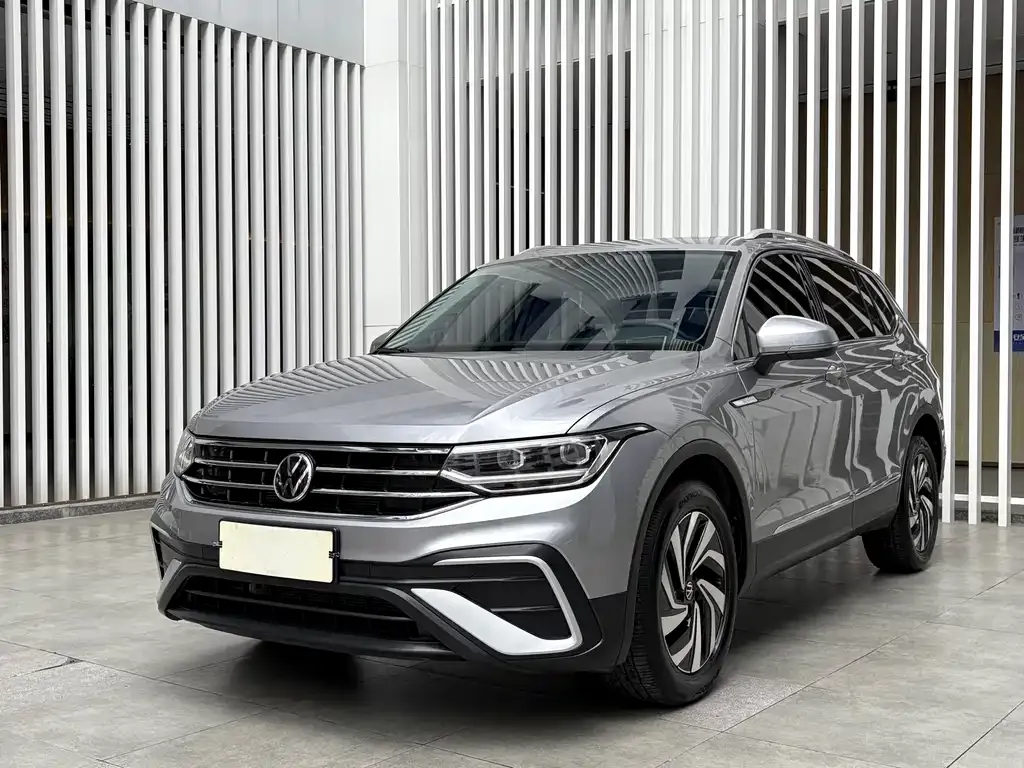 Volkswagen Tiguan L — фото 1