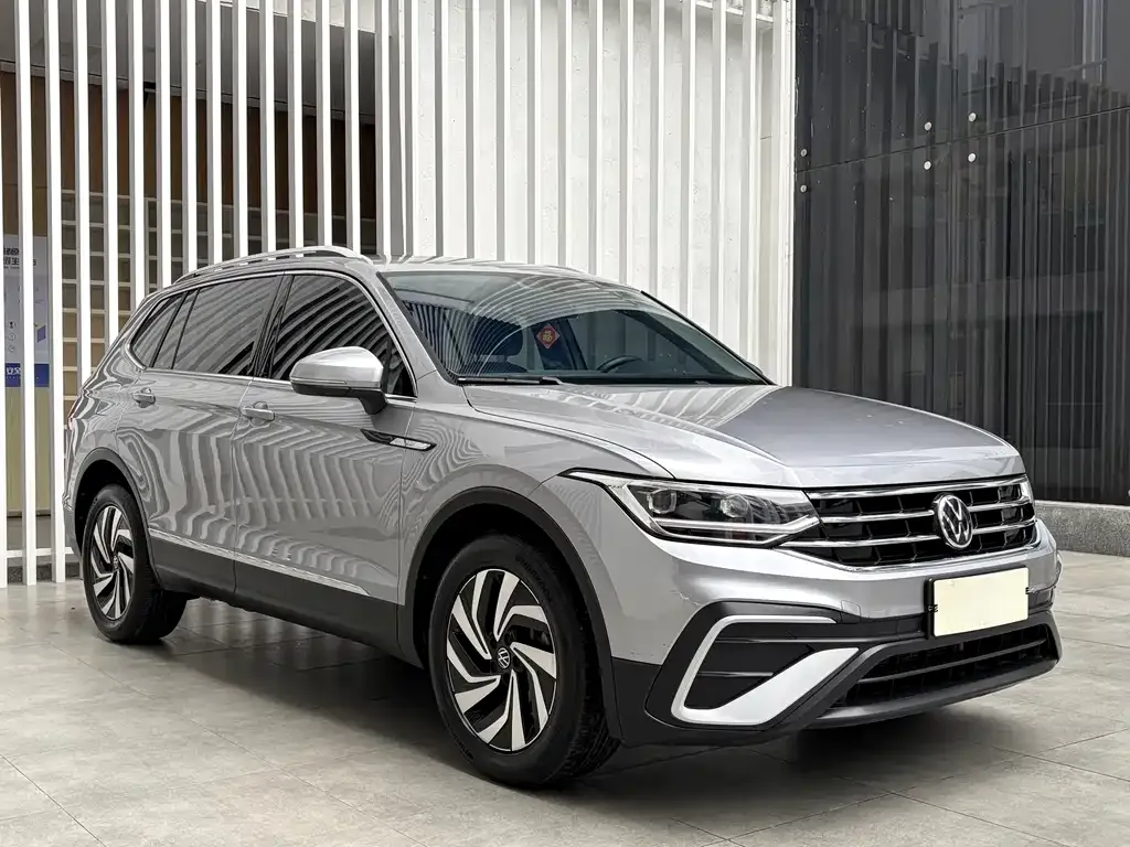Volkswagen Tiguan L — фото 8