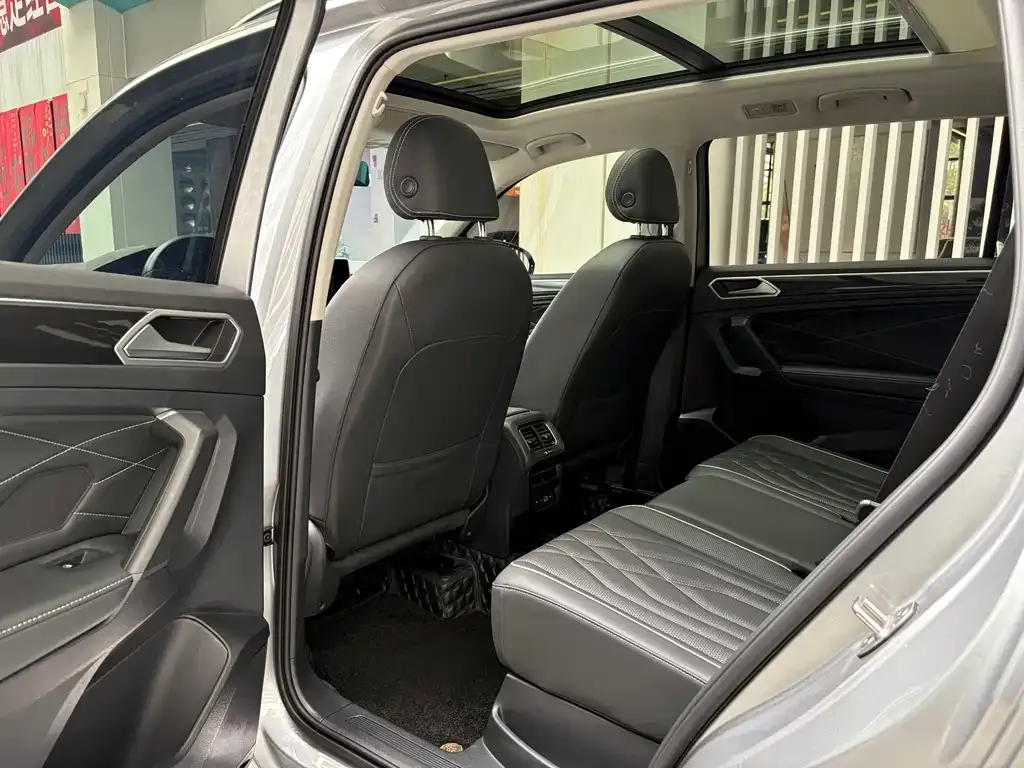 Volkswagen Tiguan L — фото 3