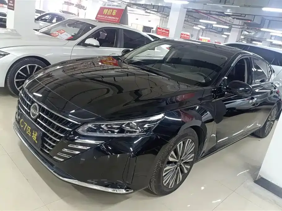 Nissan Teana — фото 1