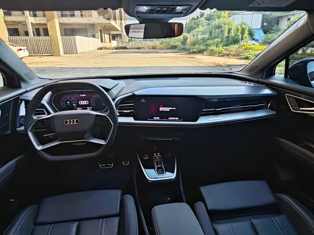 Audi Q4 e-tron — фото 8