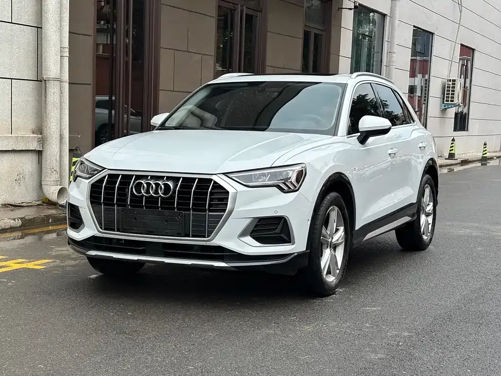 Audi Q3 — фото 1