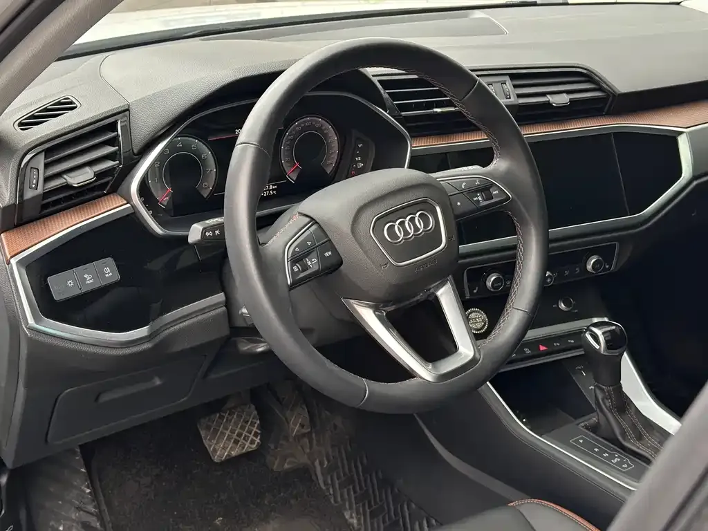 Audi Q3 — фото 10