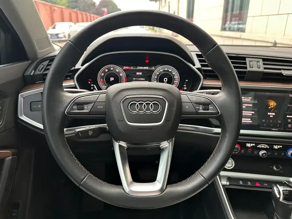 Audi Q3 — фото 8