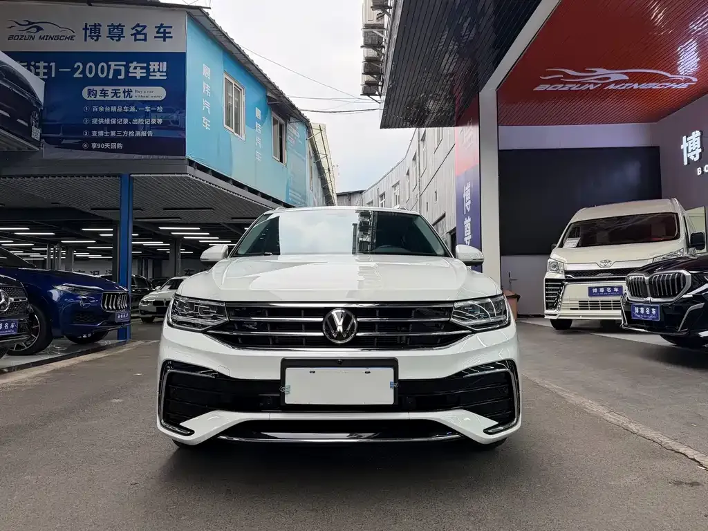Volkswagen Tiguan L — фото 3