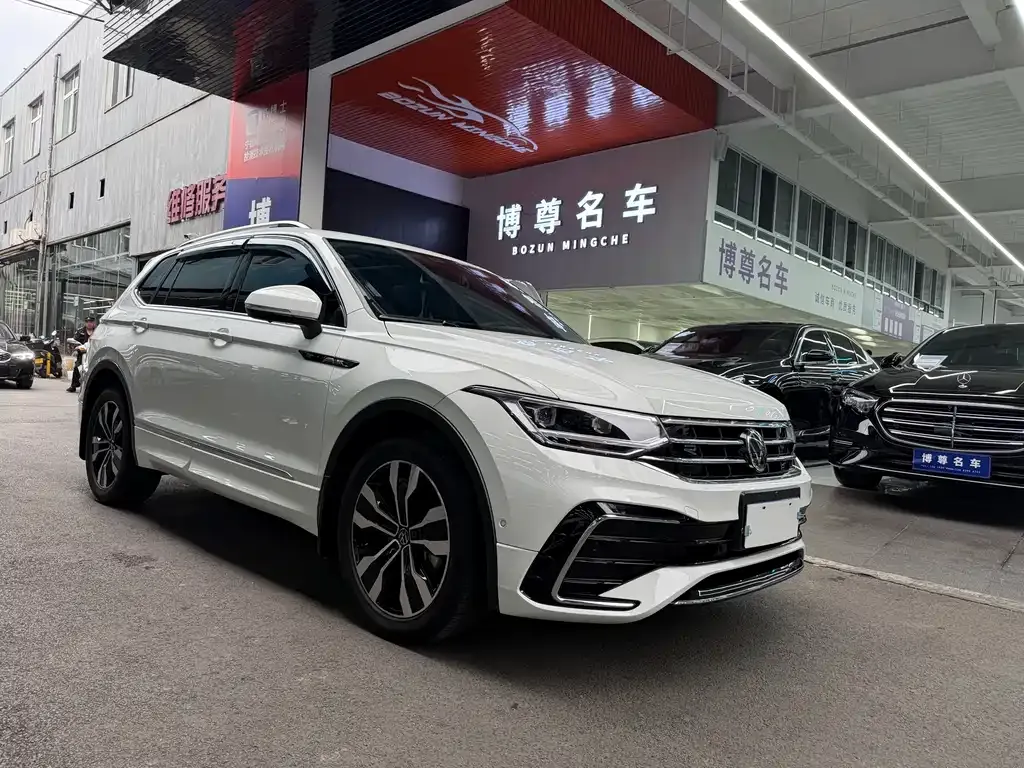 Volkswagen Tiguan L — фото 9