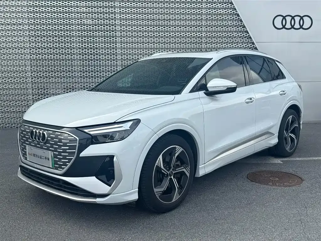 Audi Q4 e-tron — фото 1