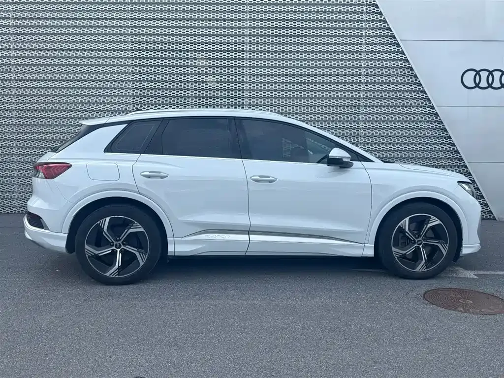 Audi Q4 e-tron — фото 6