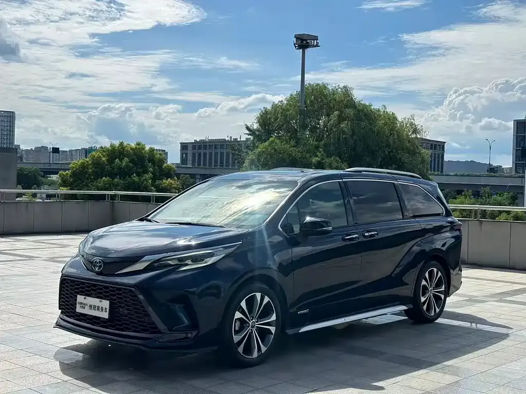Toyota Granvia — фото 1