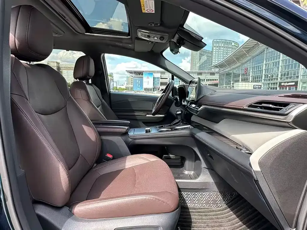 Toyota Granvia — фото 8