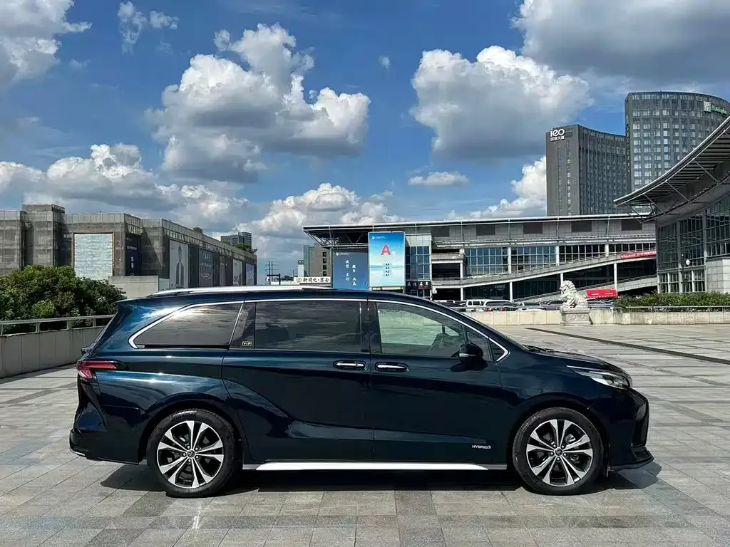 Toyota Granvia — фото 4