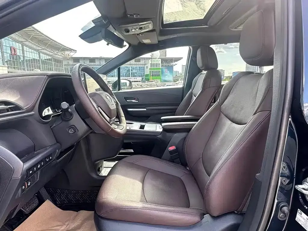 Toyota Granvia — фото 7