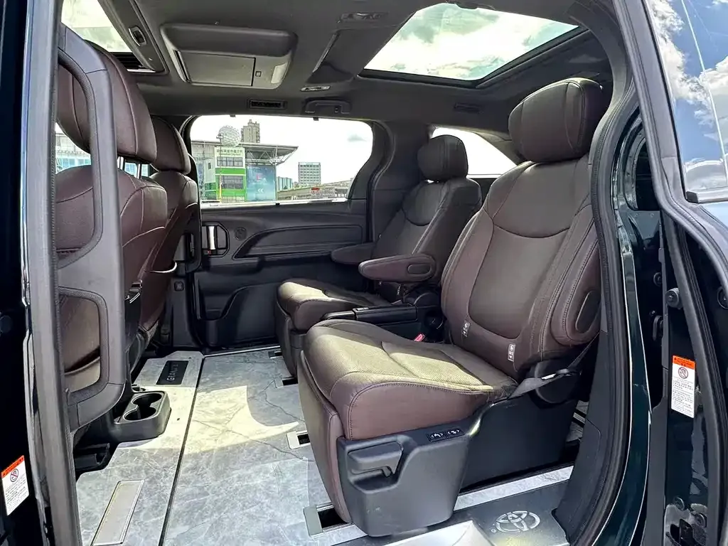 Toyota Granvia — фото 2