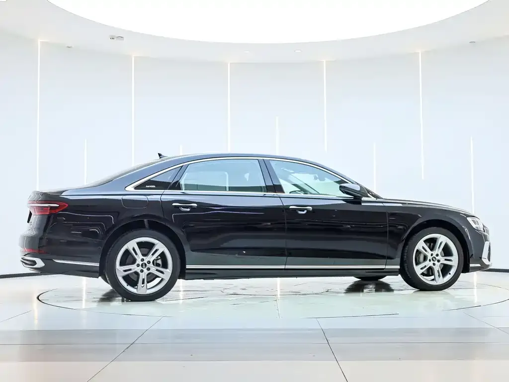 Audi A8 — фото 9