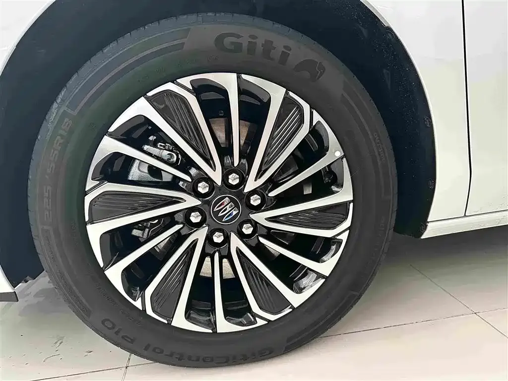 Buick GL8 Hybrid — фото 3