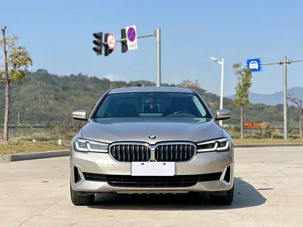 BMW 5 Series — фото 9