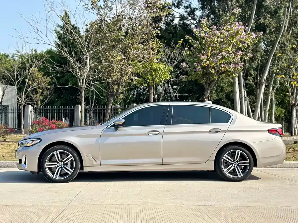 BMW 5 Series — фото 10