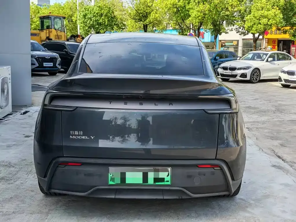Tesla Model Y — фото 7