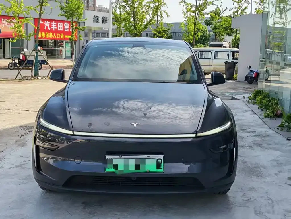 Tesla Model Y — фото 10