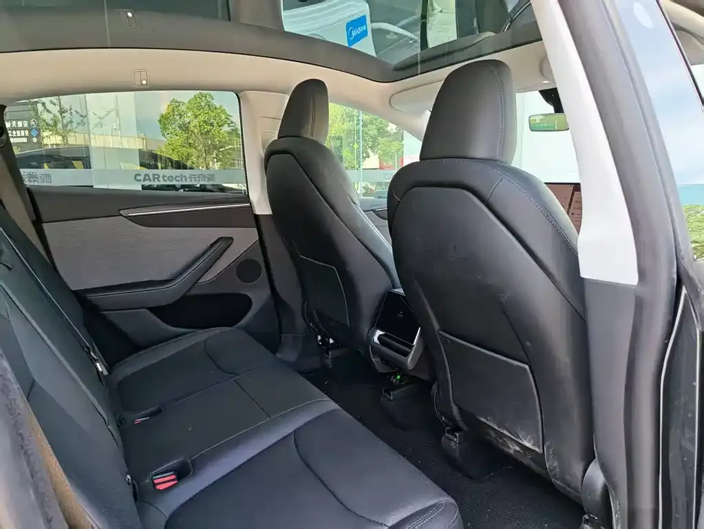 Tesla Model Y — фото 8