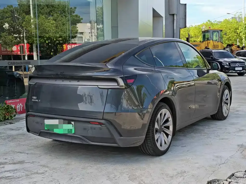 Tesla Model Y — фото 2